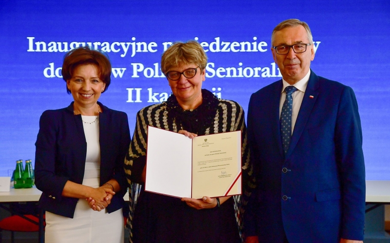 Prof. Wieczorowska-Tobis receiving appointment from government officials